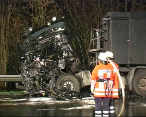 Auch bei diesem Unfall im Jahr 2007 starb ein Mensch auf der B401 Bild: NonstopNews.de